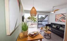 Book Jet - Casa Adam